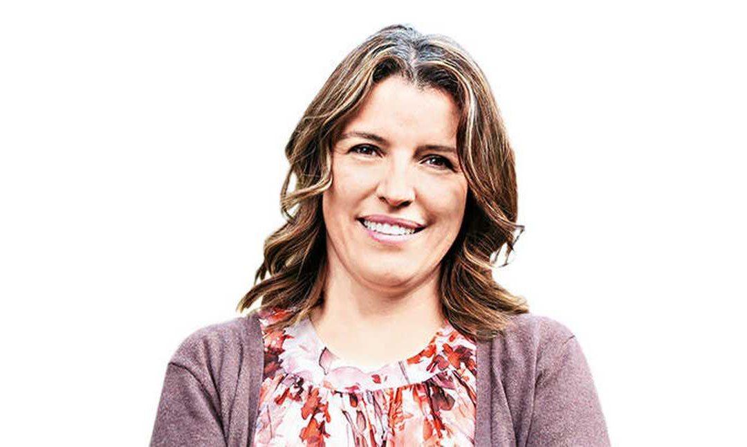 “Las políticas públicas de salud mental deben enfocarse en la prevención y la atención primaria en todo el país  → No hacerlo a través de un servicio especializado, sino desde el 1r nivel de la atención básica en salud → En las regiones apartadas, entrenar al personal que esté a la mano en prevención y atención de salud mental → Promover el cuidado de la salud mental a nivel de las comunidades e involucrar a los miembros de estas comunidades Es fundamental crear directrices claras de qué es promoción y prevención  → En muchos casos, estos elementos se incluyen sólo como un requisito formal en los programas de salud, pero no hay lineamientos, definiciones, metas, protocolos, parámetros, etc. También es necesario fomentar un abordaje psicosocial de la salud mental.  Satisfacer las necesidades básicas es esencial para que todas las demás dimensiones de la persona funcionen. Así abordará el Nuevo Liberalismo la salud mental. Espero que te animes a votar por nosotros!”