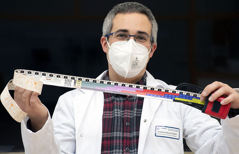 Cinta métrica para calcular la dosis de medicamentos en niños.